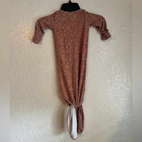 Babysprouts Pink Leopard Bamboo Knotted Sleeper - Picture 2 of 5